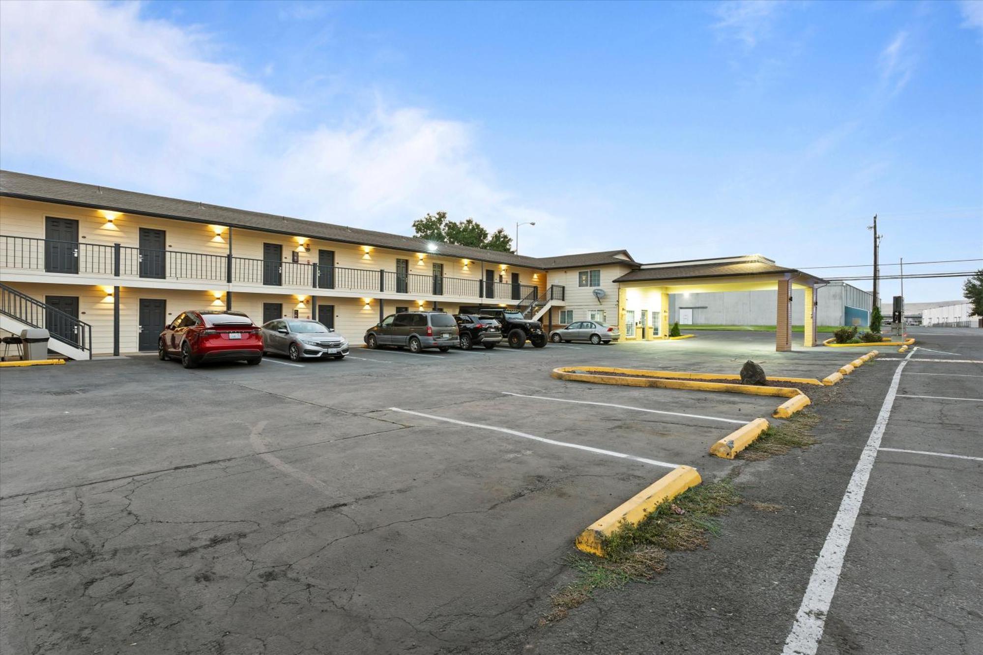 Quincy Inn And Suites Exterior foto
