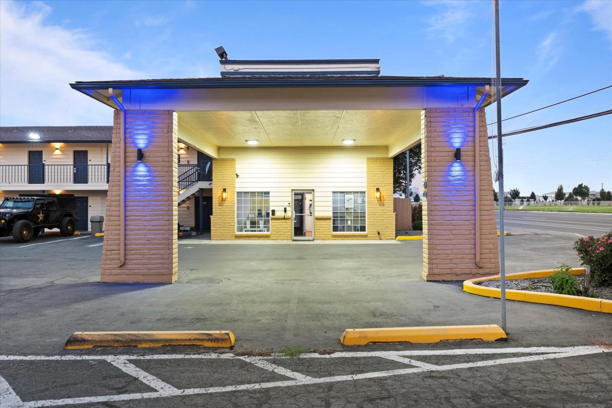 Quincy Inn And Suites Exterior foto