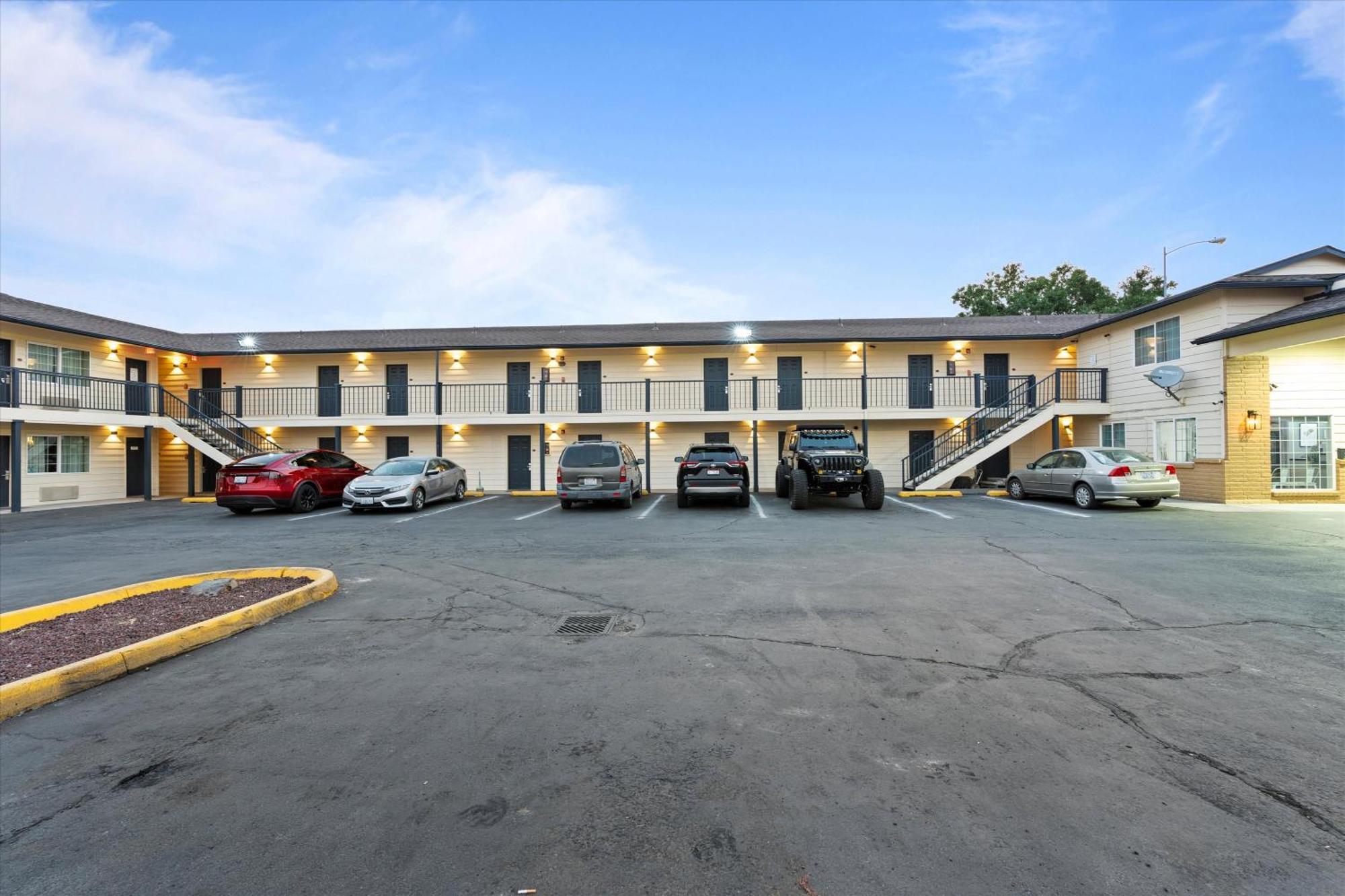 Quincy Inn And Suites Exterior foto