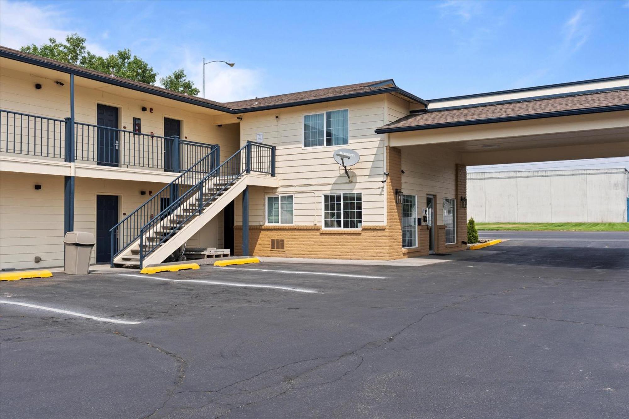 Quincy Inn And Suites Exterior foto