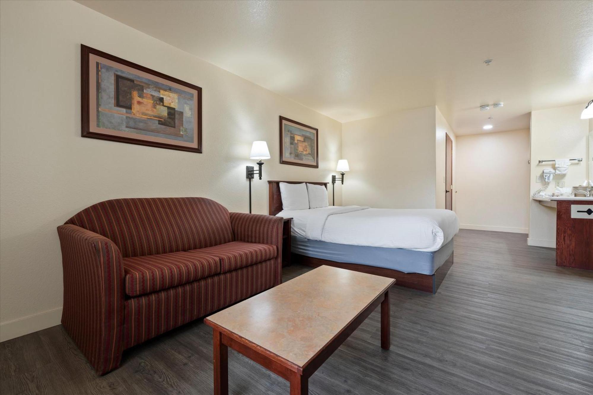 Quincy Inn And Suites Exterior foto